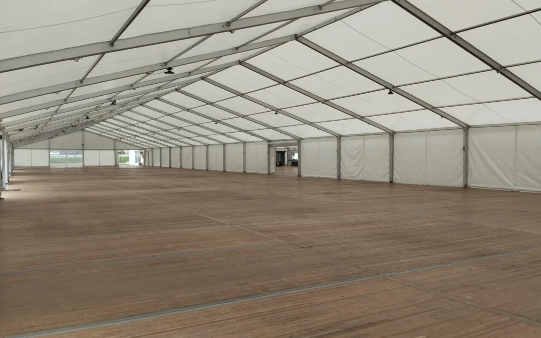 Mise en place de structures et pagodes dans le cadre de la 19è Foire Expo de Pontchâteau